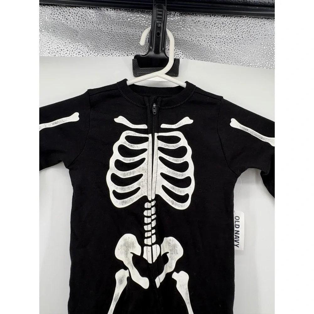 Old Navy Sleeper Unisex 6-9M Black‎ Skeleton Glow In The Dark Zip Footed Pajamas